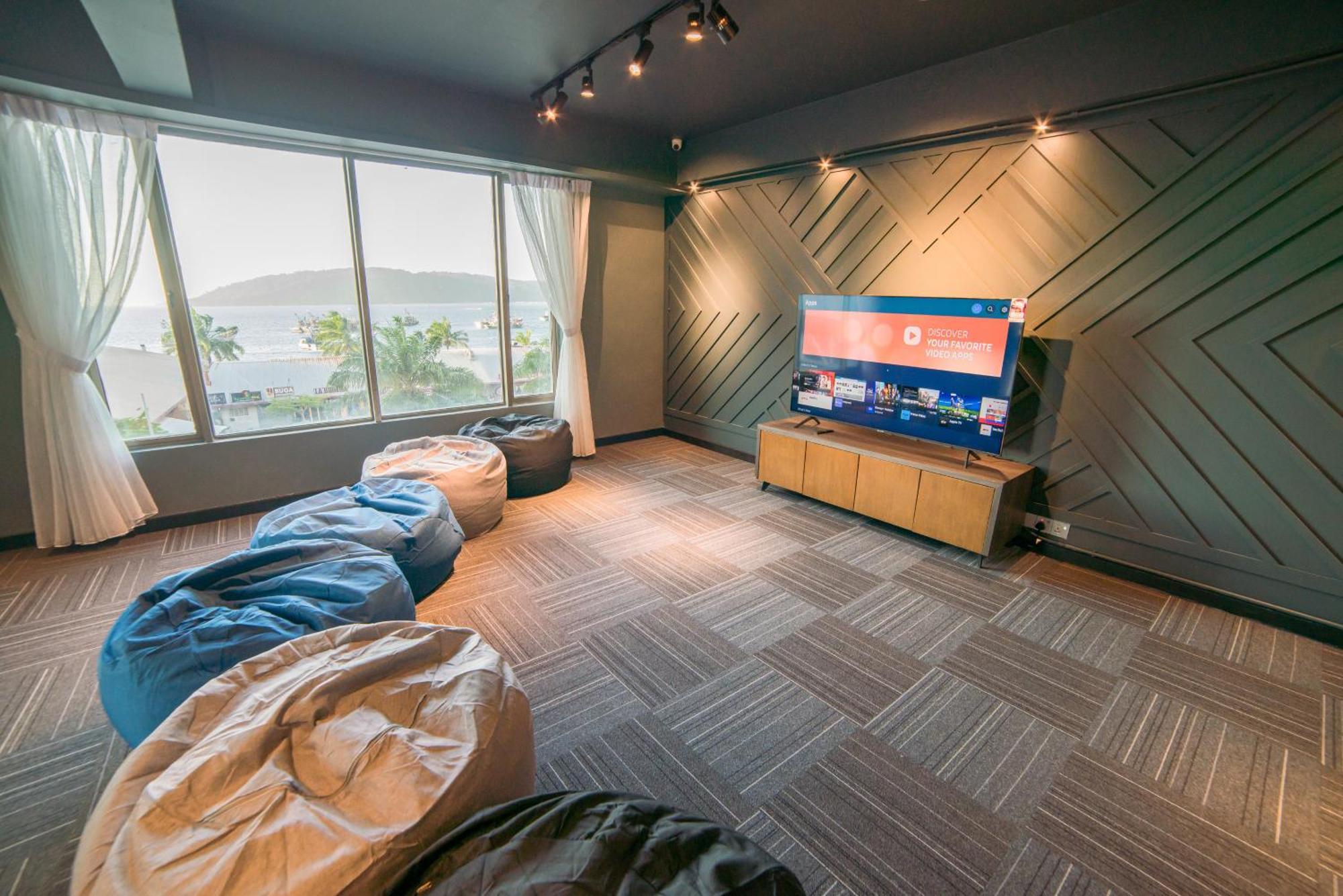 Homy Seafront Hostel *